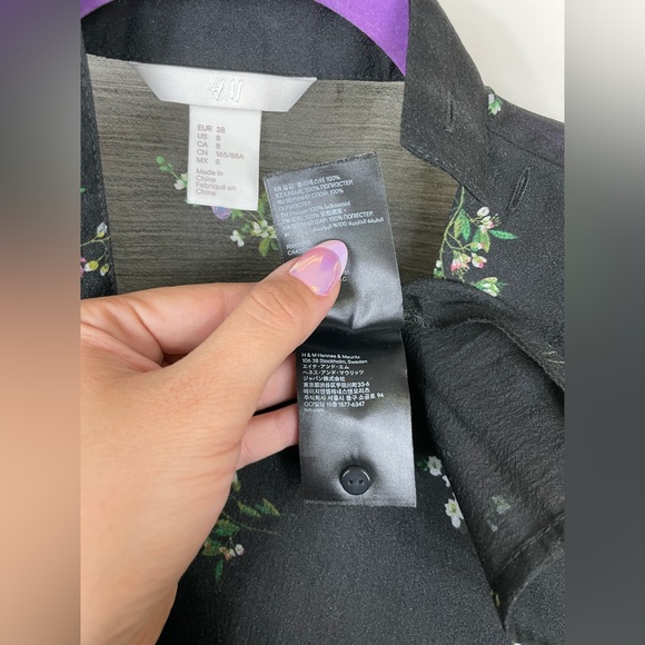 H&M Puffed Sleeve Ruffled Blouse - Black w/floral print - Picture 6 of 12